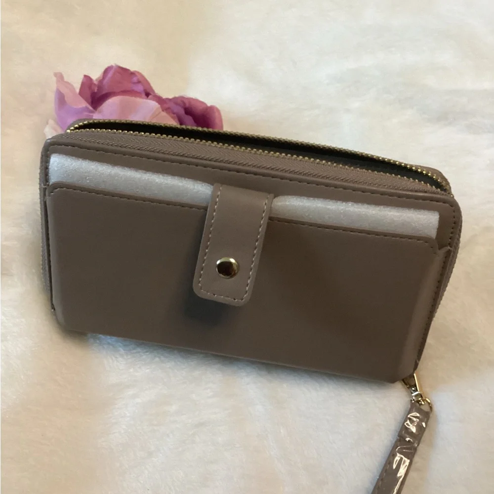 Badgley Mischka Vegan Leather Long Wallet With Phone Pocket And Wristlet Taupe - Picture 4 of 6
